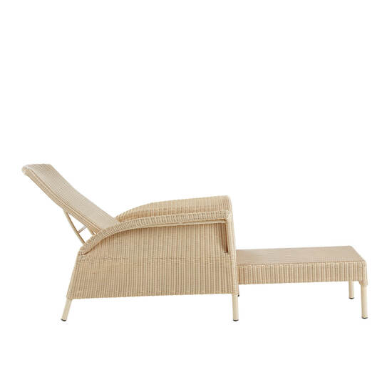 Deck chair with discount footstool